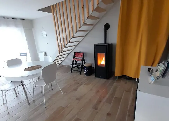 Maison Bord De Mesquer